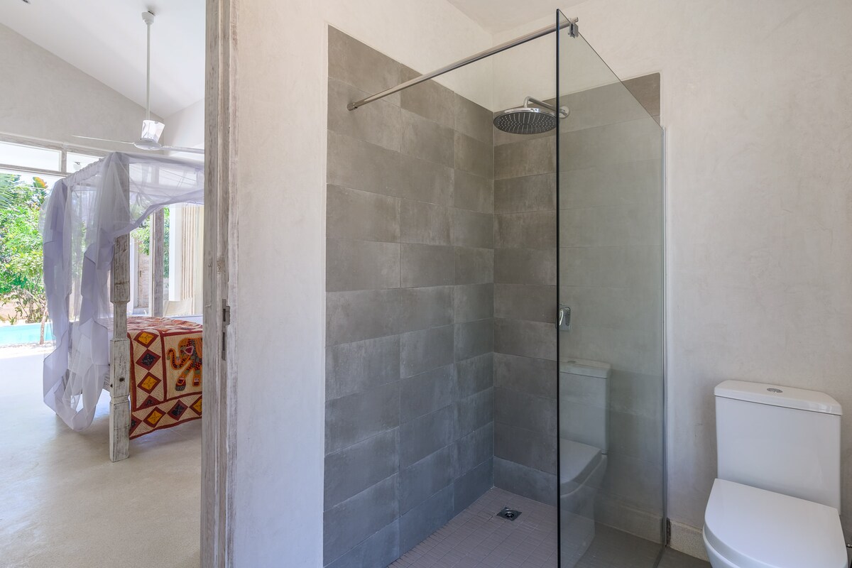Deluxe Suites For Adults Only — photo 8