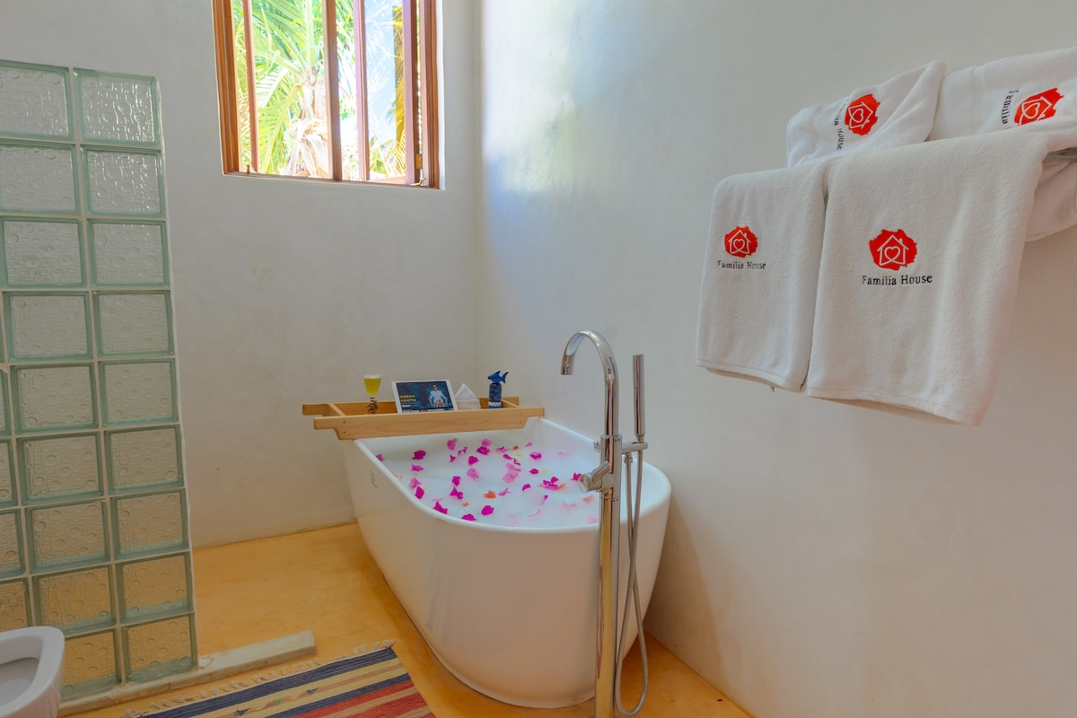Familia 4BR Villa: Private Pool, Tranquil Diani Beach — photo 12