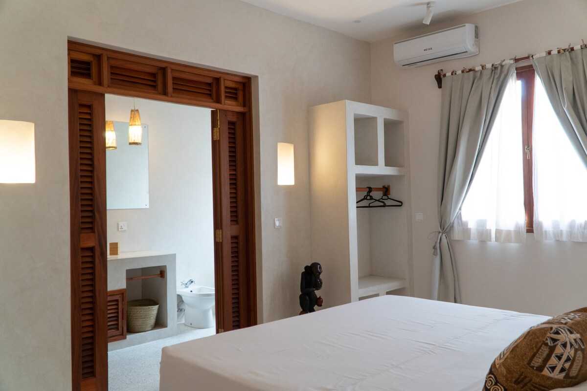Hibiscus Black Bilapartment With Veranda — photo 10