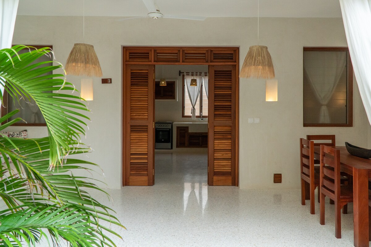 Hibiscus Black Bilapartment With Veranda — photo 2