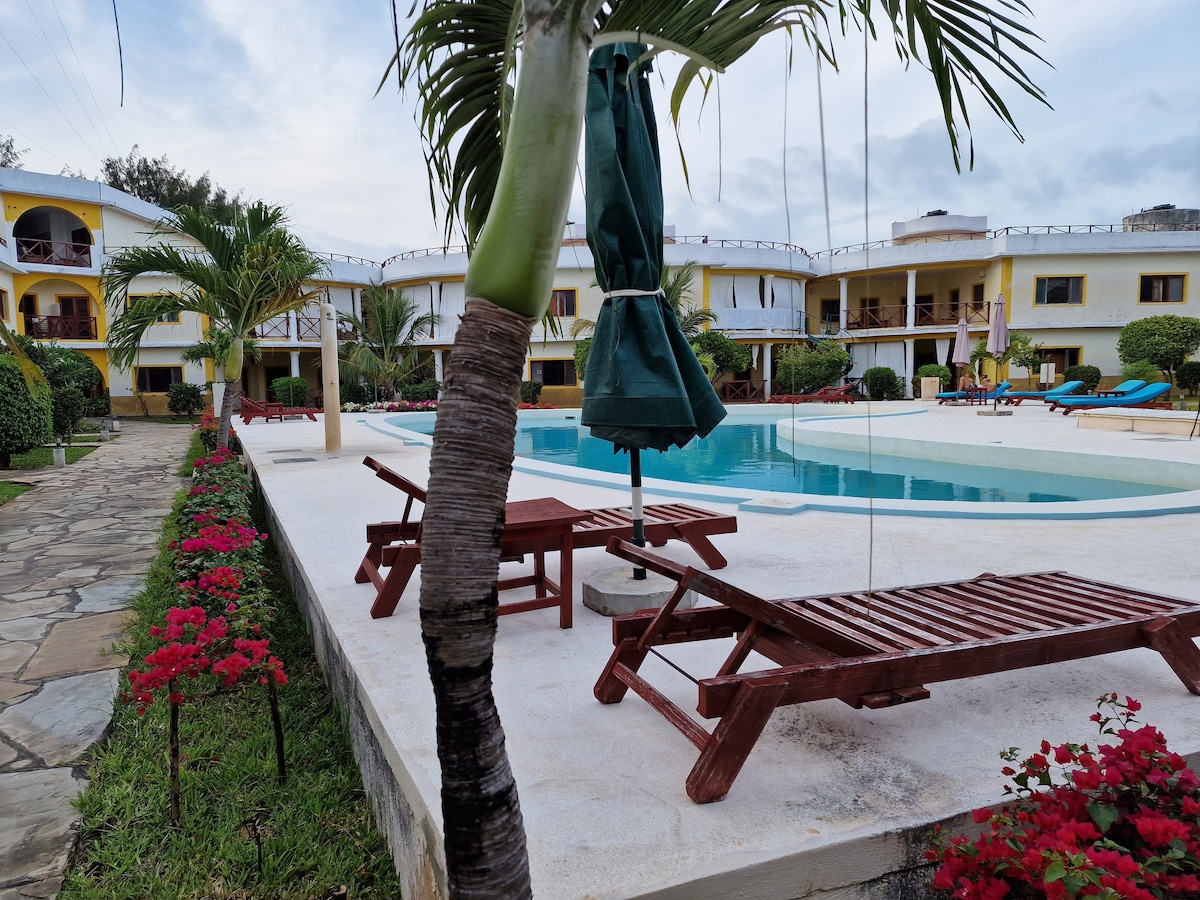 Mariposa 2BR Beachfront Apartment — photo 1