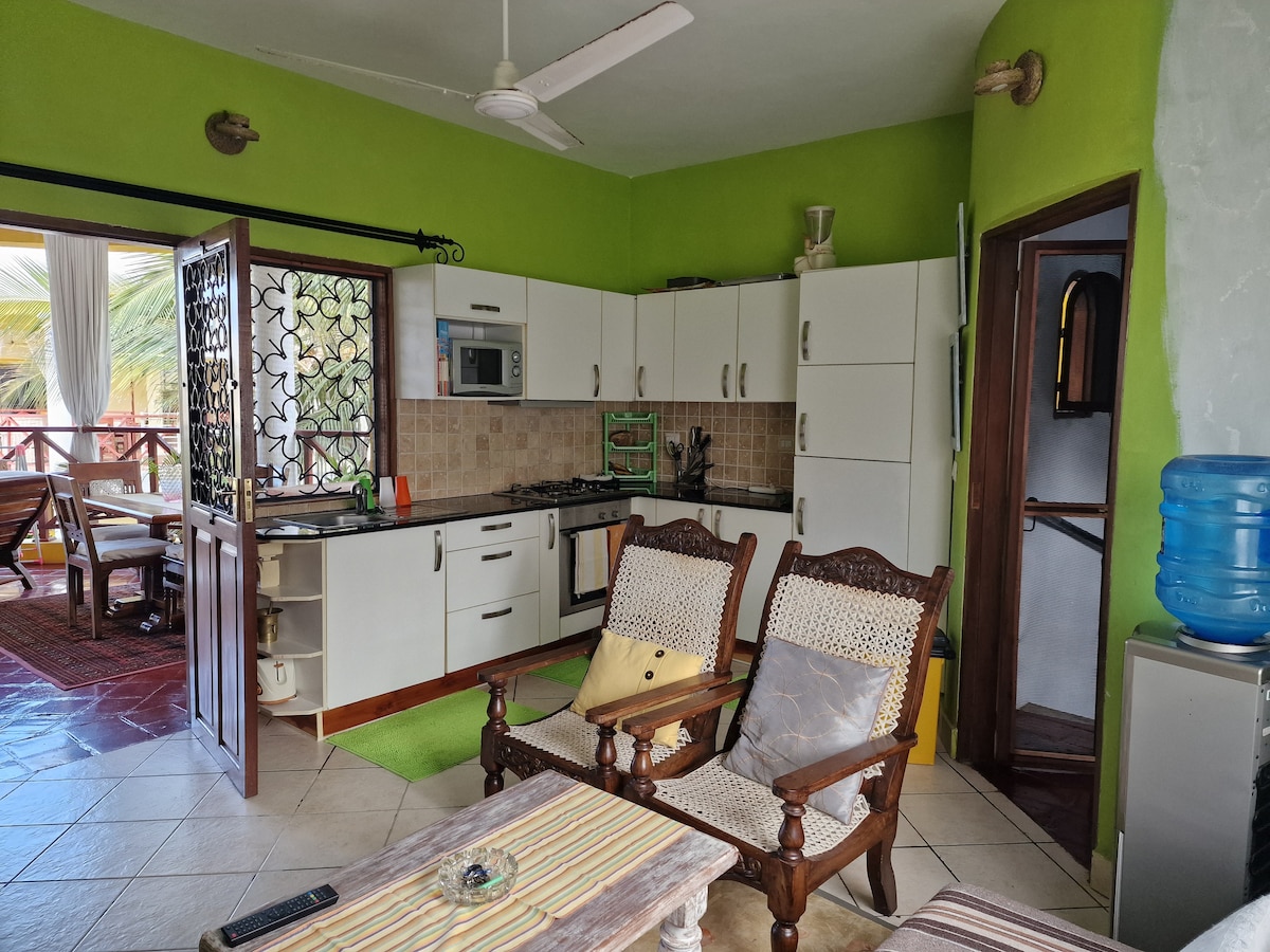 Mariposa 2BR Beachfront Apartment — photo 11