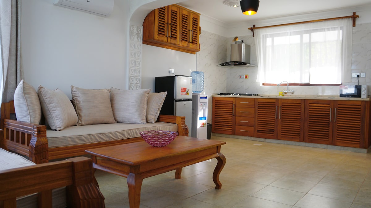 Lovely 2BR – 3 Minutes to the Beach — photo 13