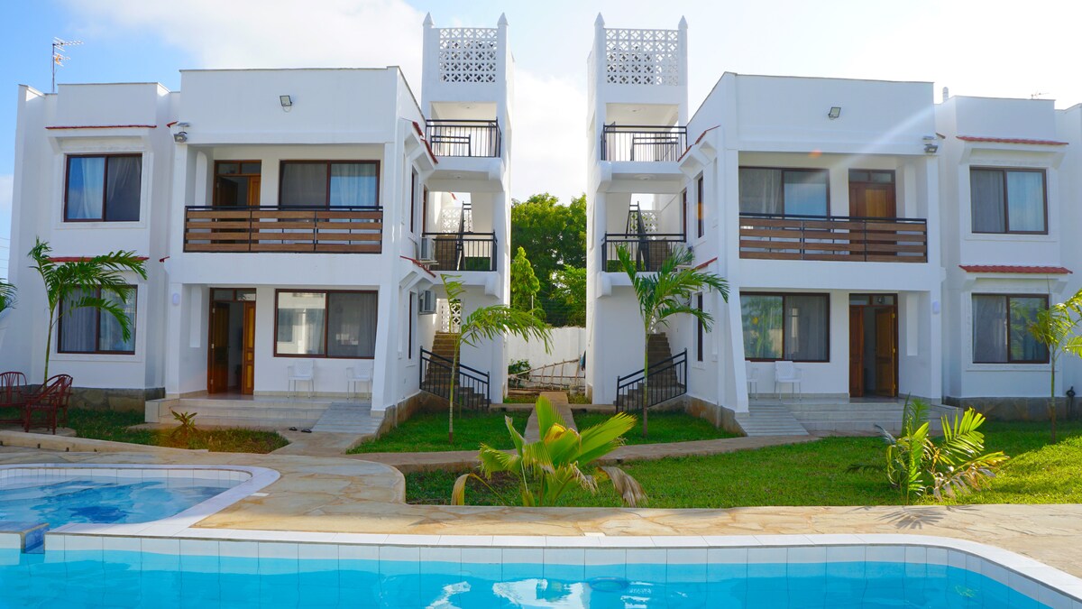 Lovely 2BR – 3 Minutes to the Beach — photo 4