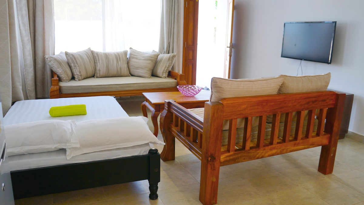 Lovely 2BR – 3 Minutes to the Beach — photo 7