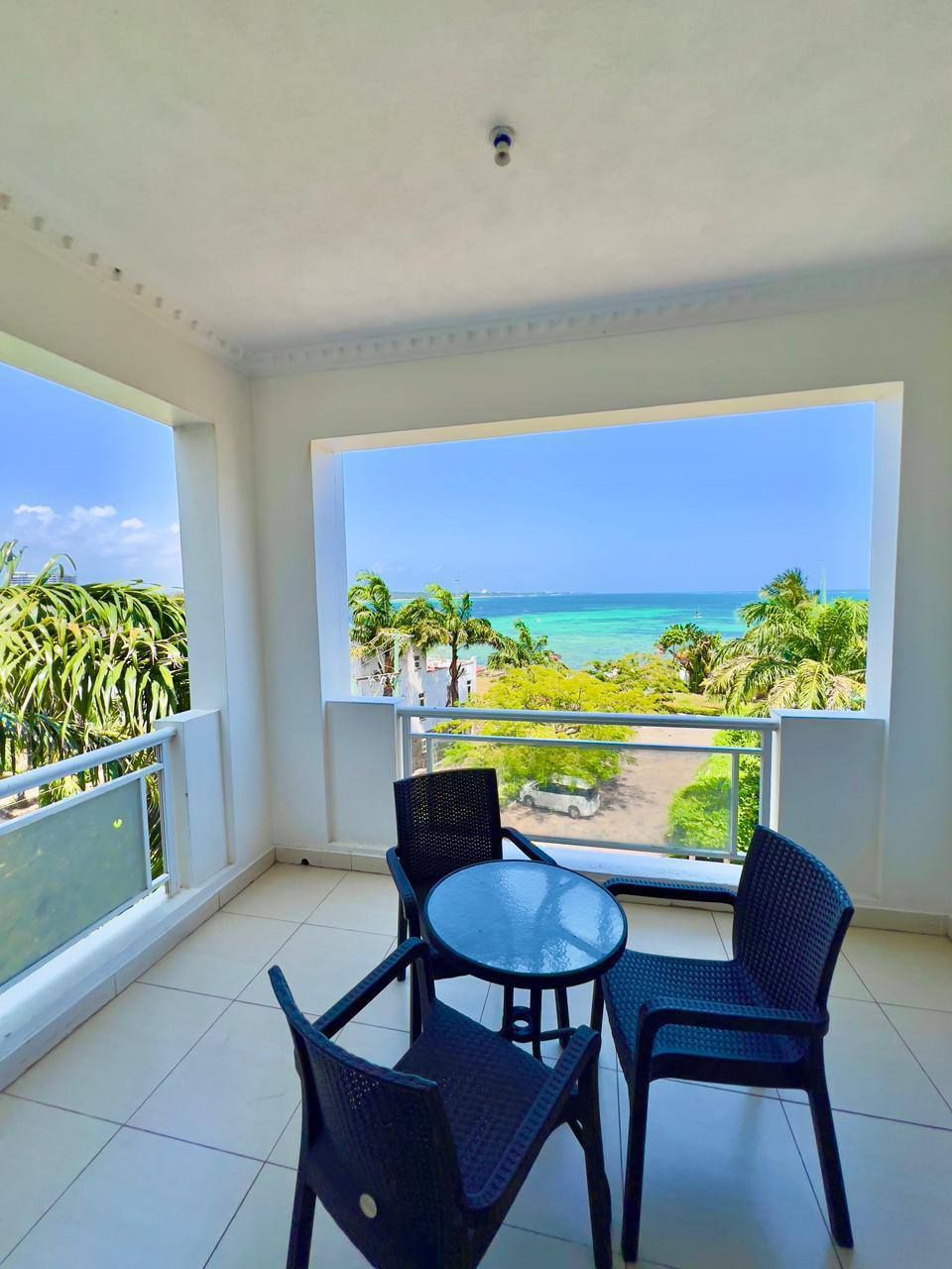 Nyali Beachfront Sea View 3-Bedroom photo 2