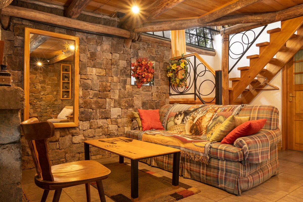 Raven's Nest – Private Cottage Surrounded by Trees – 1BR — photo 4