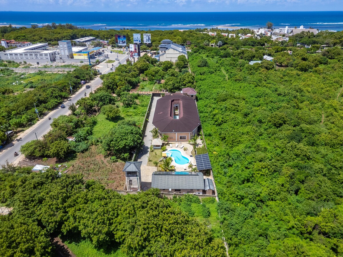 Family Pool Villa | 3BR, Diani photo 1