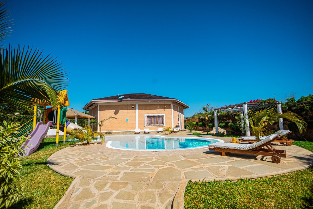 Family Pool Villa | 3BR, Diani photo 3