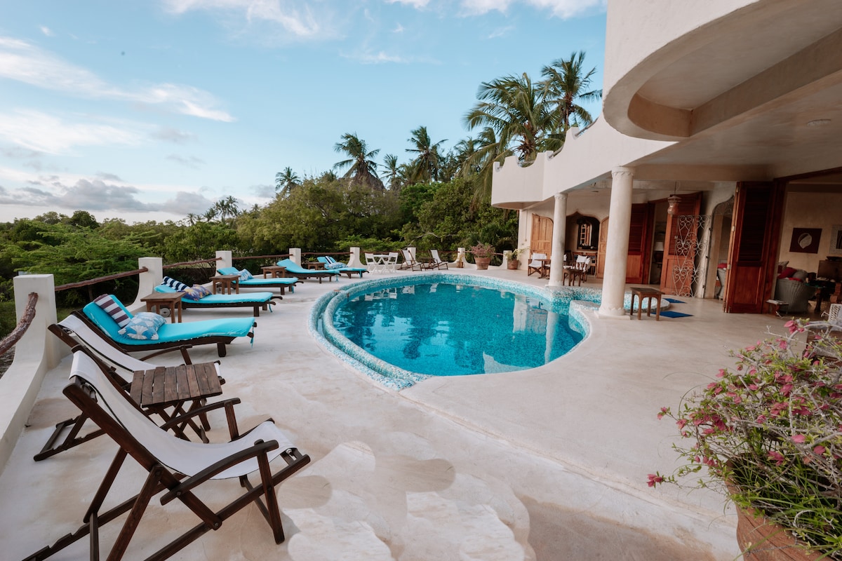 Stunning Sunny Villa Overlooking Mida Creek — photo 5