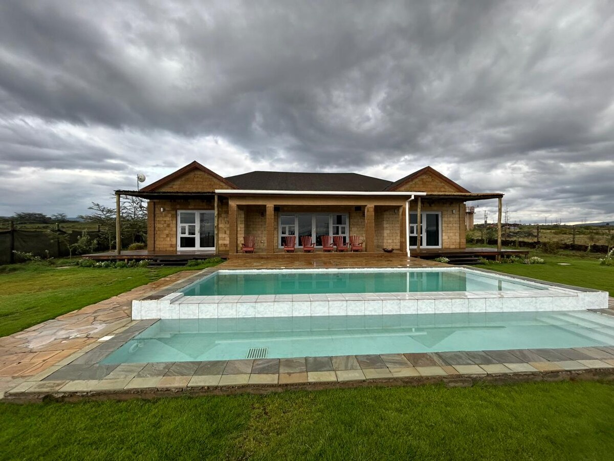 The Annex 4BR Mansion with a Private Pool and Amazing Views — photo 2