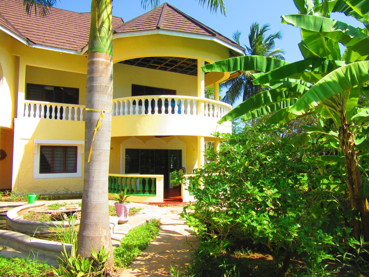 Villa Parrot — photo 1