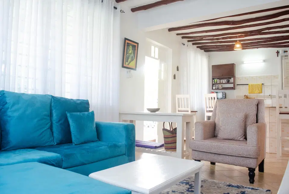 2 BR unit, pool, and 2 mins to the beach — photo 1