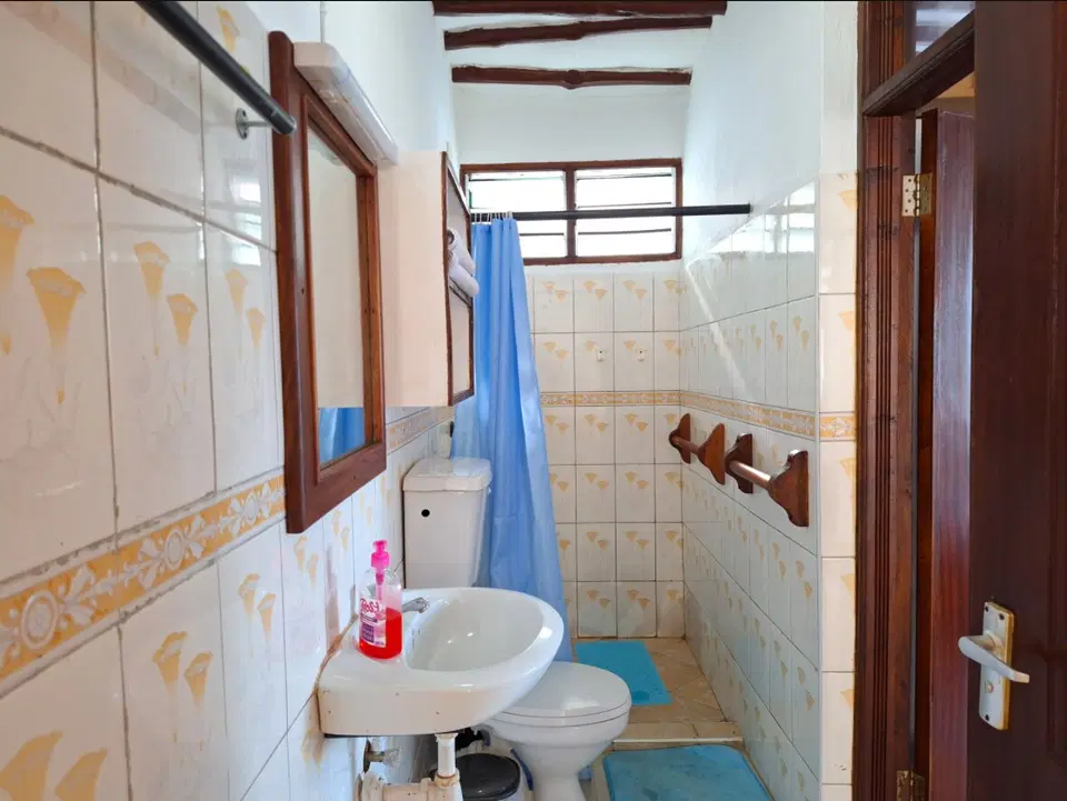 2 BR unit, pool, and 2 mins to the beach — photo 11