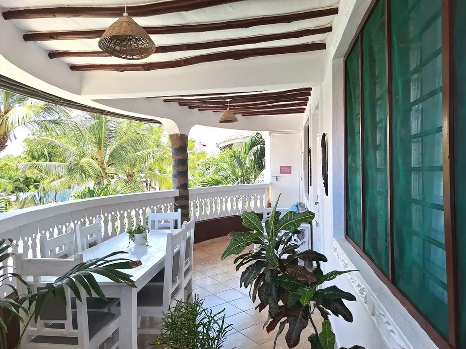 2 BR unit, pool, and 2 mins to the beach — photo 3