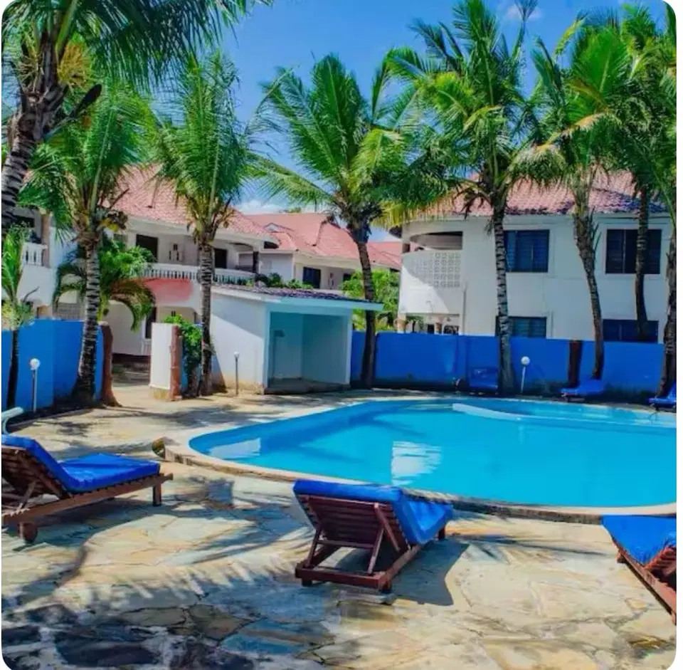 2 BR unit, pool, and 2 mins to the beach — photo 4