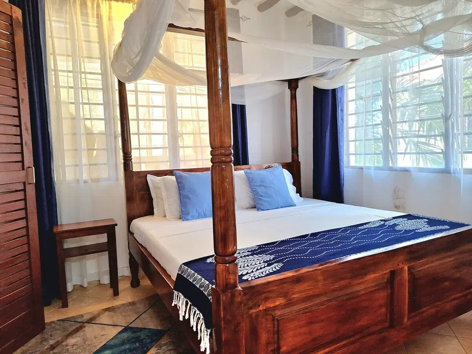 2 BR unit, pool, and 2 mins to the beach — photo 5