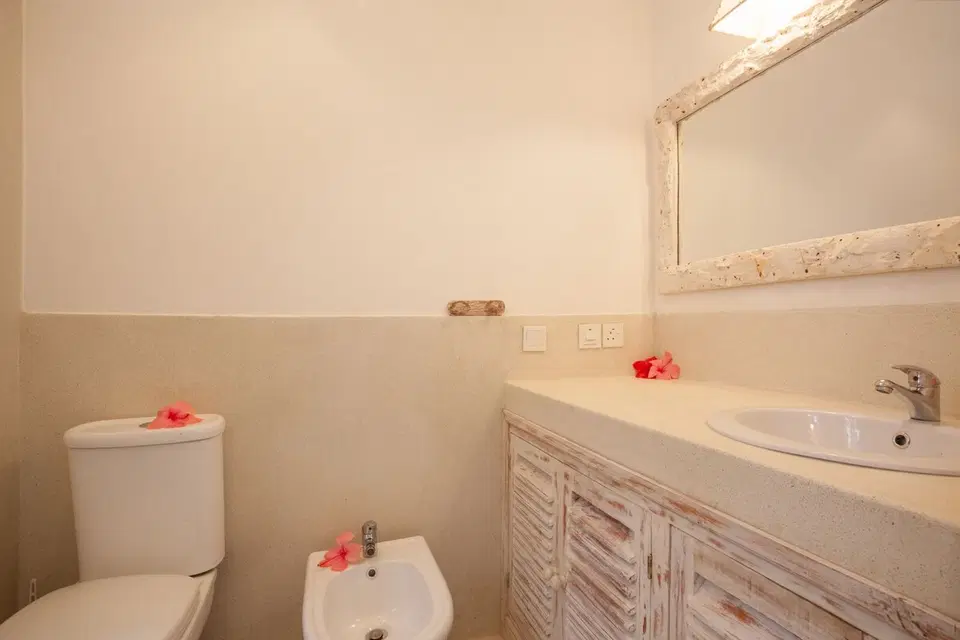 Stunning 4BR – 5 Minutes to the Beach — photo 3
