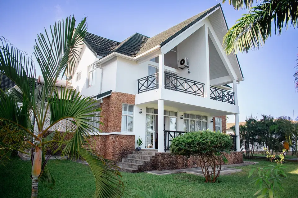 Affordable Cosy 3BR Villa 10 mins walk to Pristine Beach — photo 1