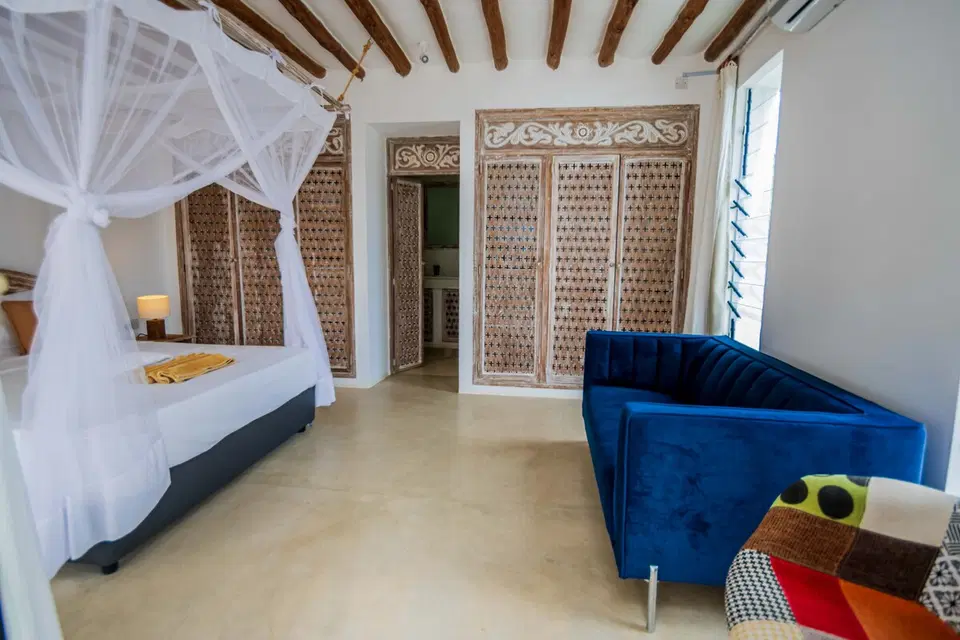 Ahadi Beachfront Villa — photo 10