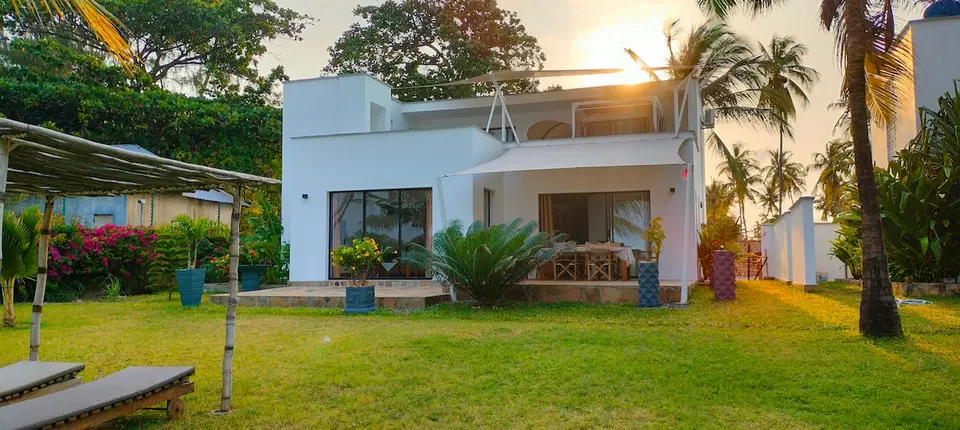 Ahadi Beachfront Villa — photo 2