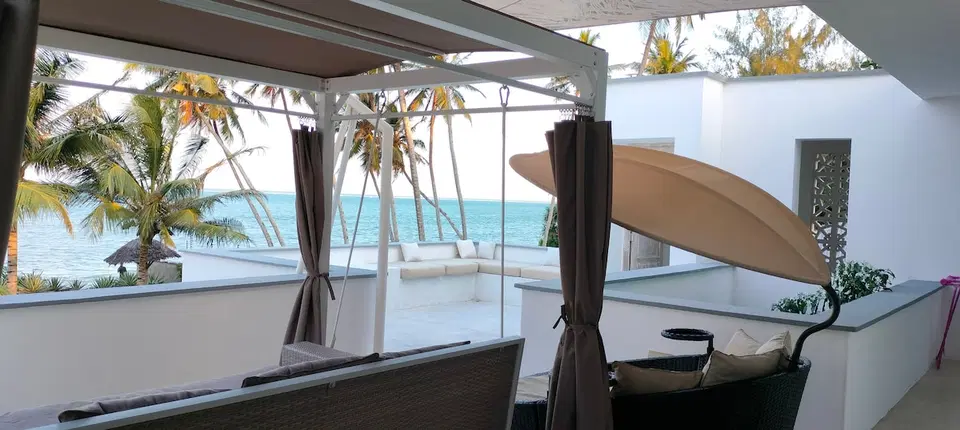 Ahadi Beachfront Villa — photo 5