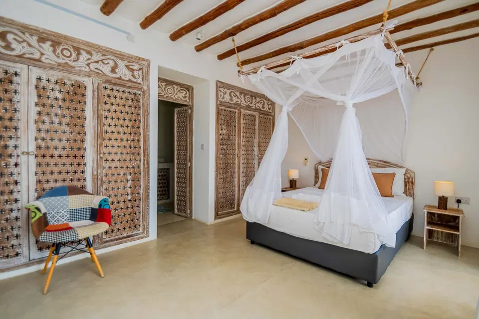 Ahadi Beachfront Villa — photo 9