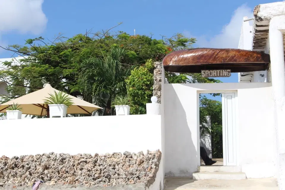 Modern Kaleb's Beachfront Studio photo 6