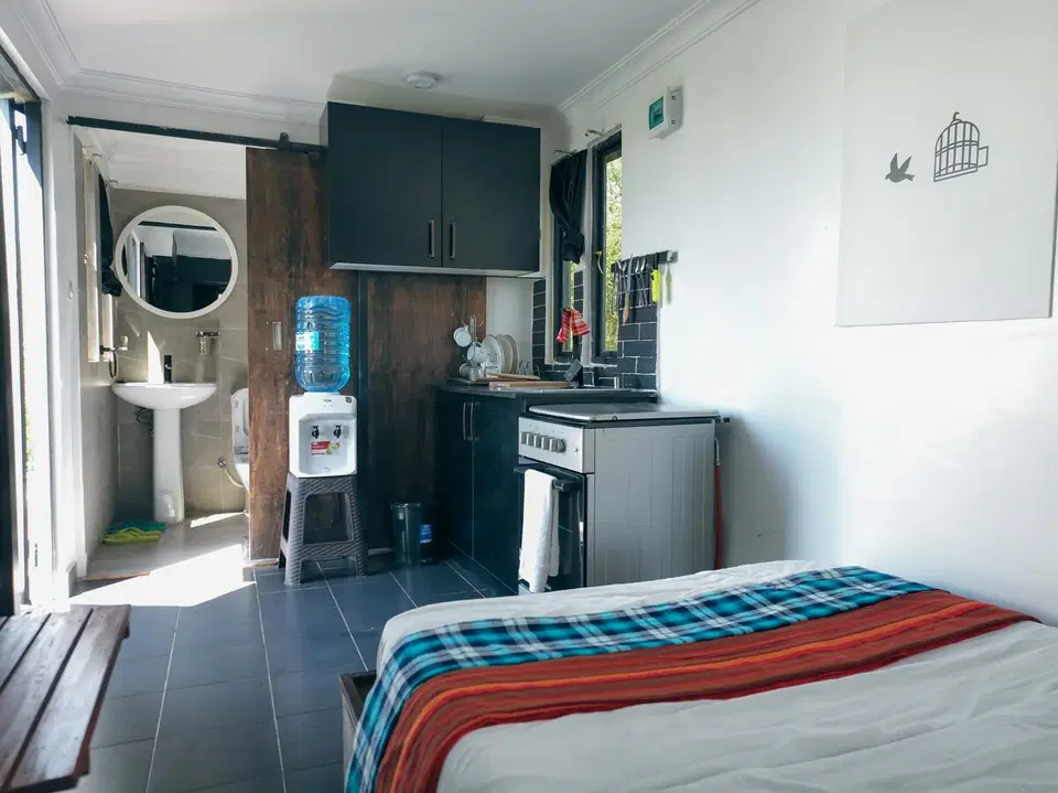 Off-Grid Container Lodge | 1BR Stay, Saikeri photo 10