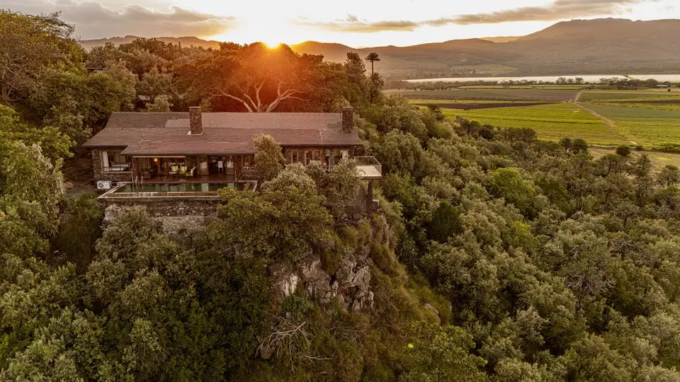 Cliffside Lake House | 3BR with Infinity Pool, Naivasha photo 13