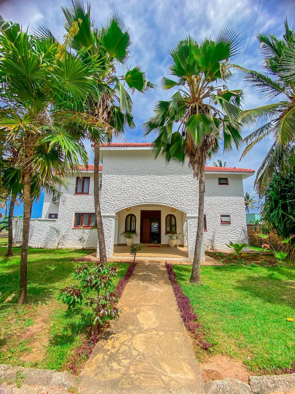 Stunning 5bdr Oceanfront Villa, Pool, AC, Sunsetview photo 1