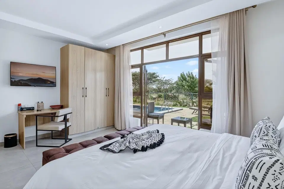 Luxury Group Villa | 7BR with Pool, Nanyuki photo 12