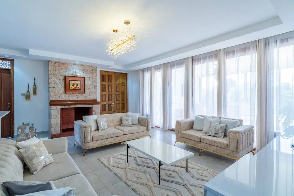 Luxury Group Villa | 7BR with Pool, Nanyuki photo 7