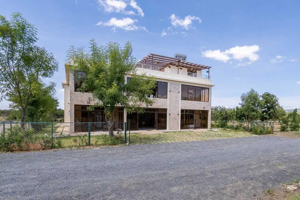 Luxury Group Villa | 7BR with Pool, Nanyuki photo 8
