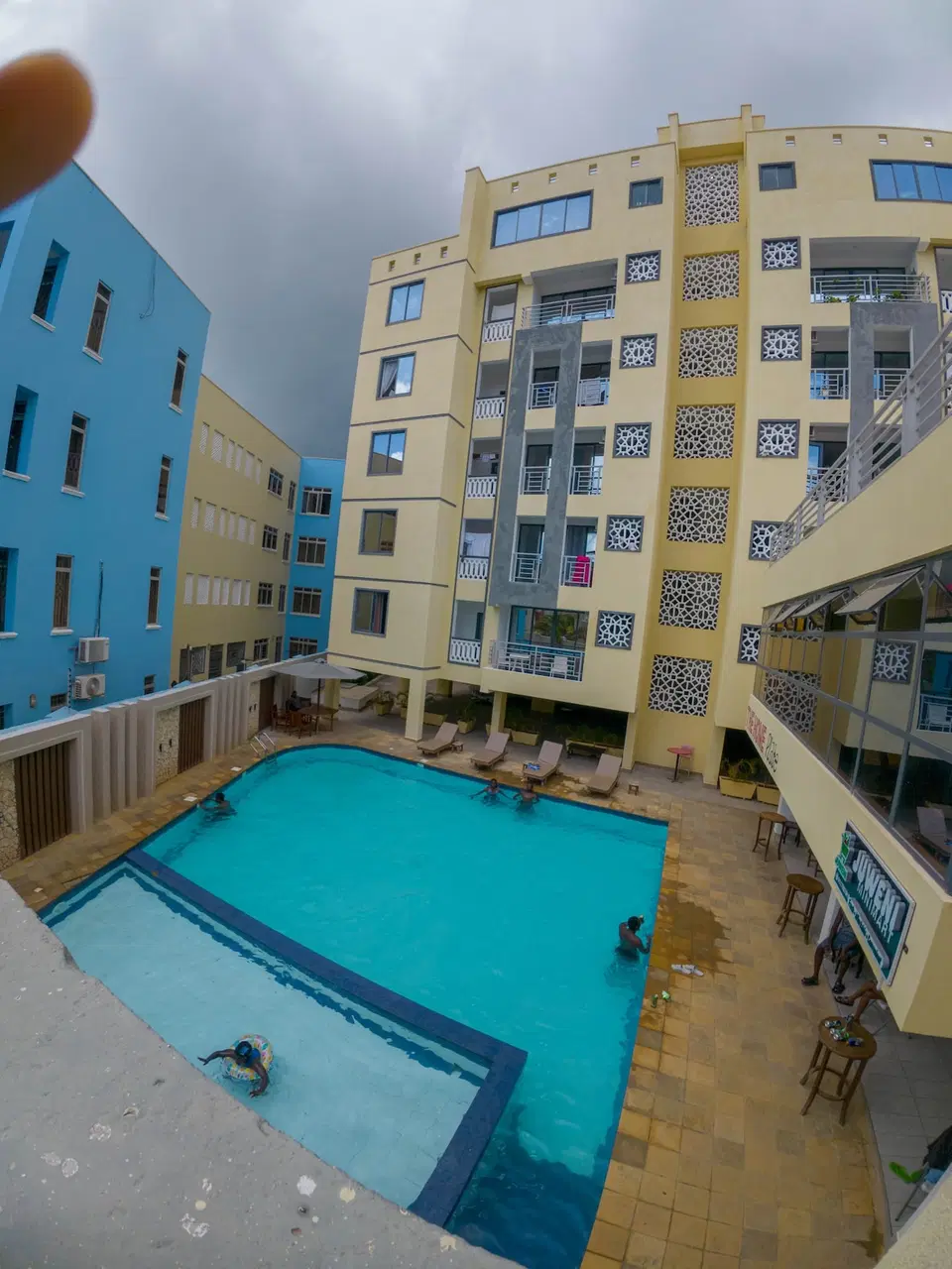 Luxury, 2BR, Gym, Pool, Beach, Parking, Secure, Minimart photo 2