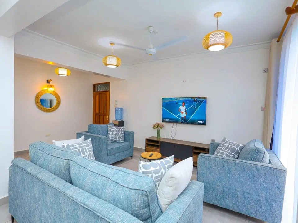 Elegant, 2BR, Retreat, Pool, Parking, Beach, Family photo 9