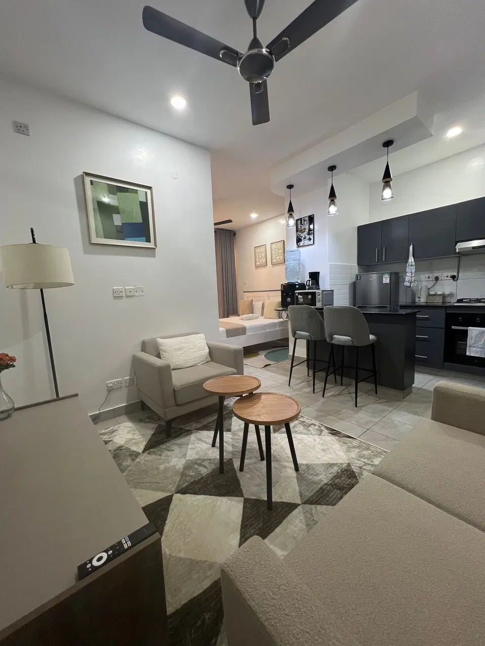 Elegant Studio with gym, pool,3 mins to the beach photo 10