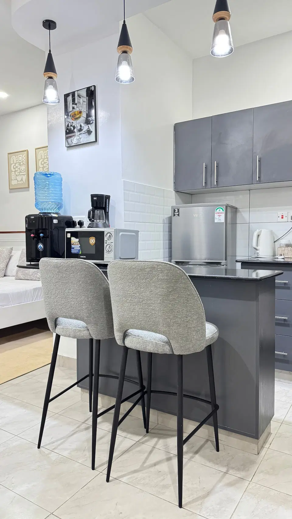 Elegant Studio with gym, pool,3 mins to the beach photo 3
