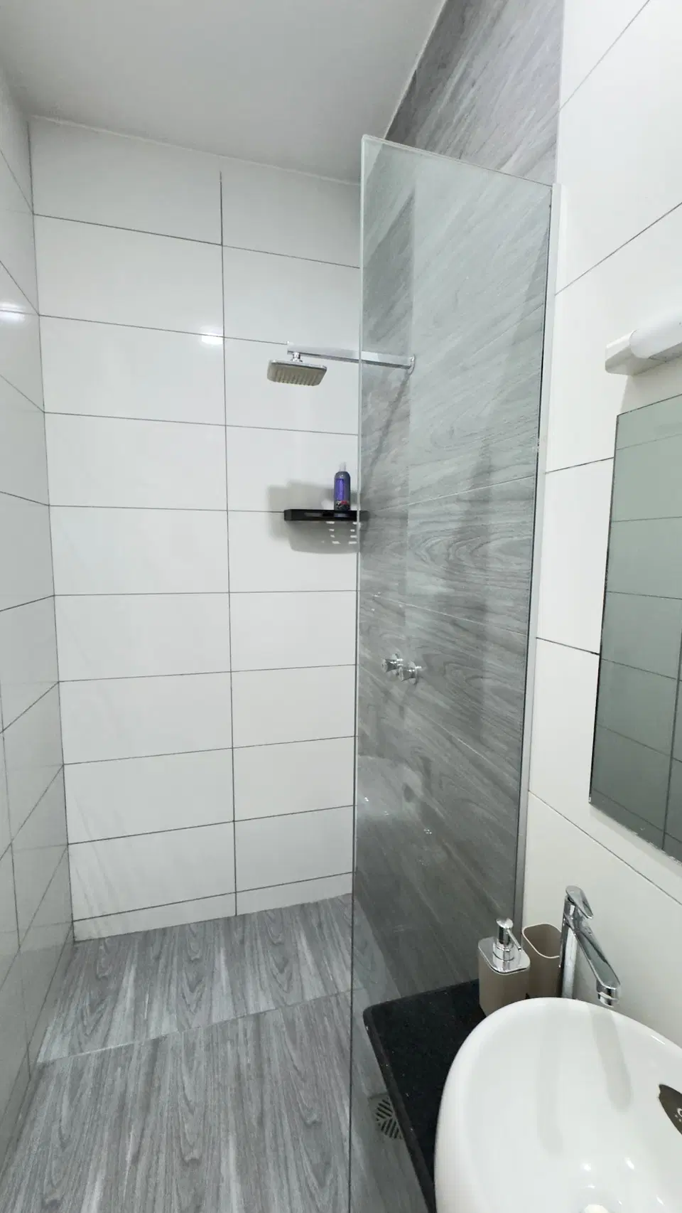 Elegant Studio with gym, pool,3 mins to the beach photo 8