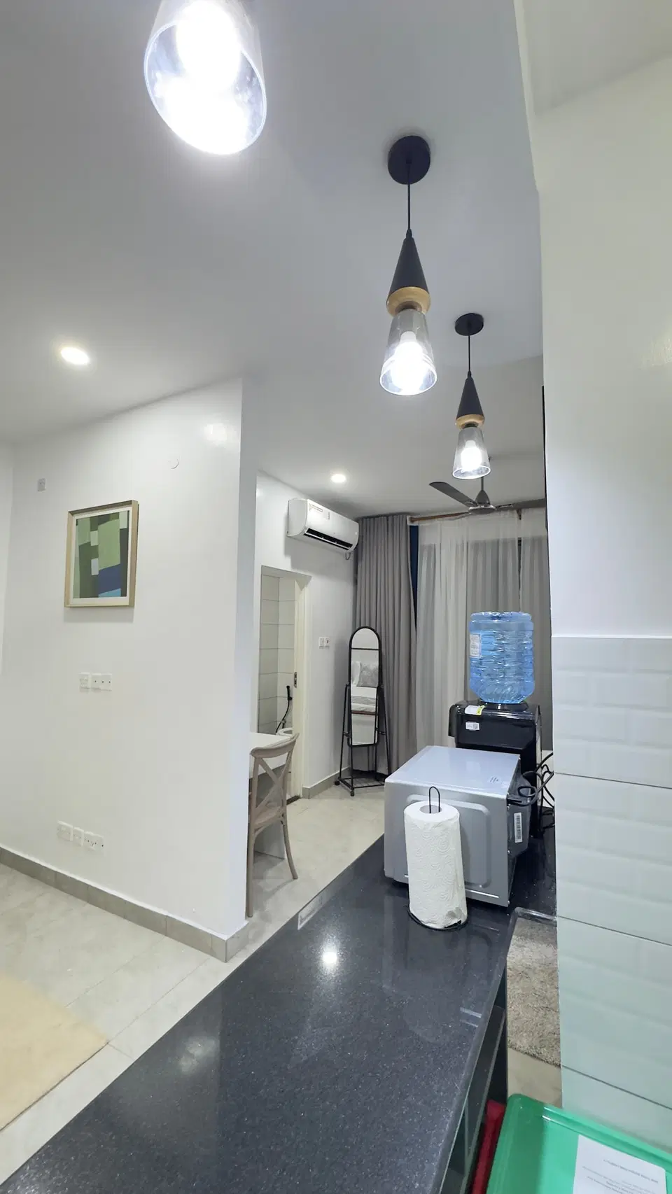 Elegant Studio with gym, pool,3 mins to the beach photo 9