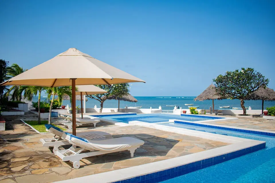 Panoramic Oceanfront Penthouse Pool & Housekeeping photo 1