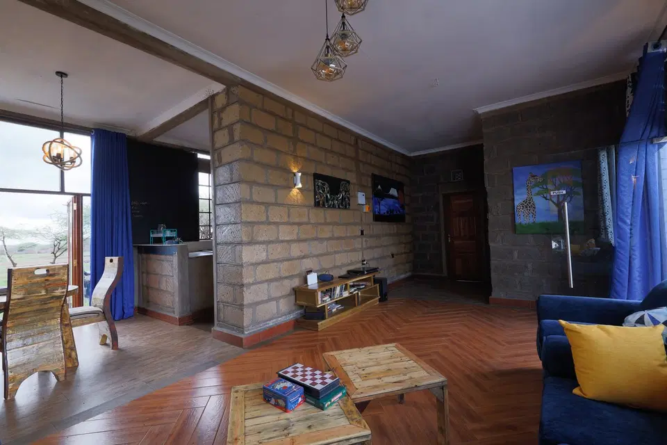 Amboseli Glass House – 3BR, a Pool — photo 10