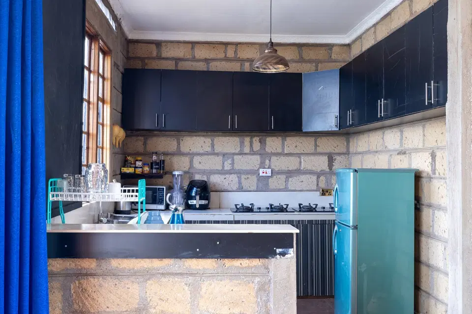 Amboseli Glass House – 3BR, a Pool — photo 11