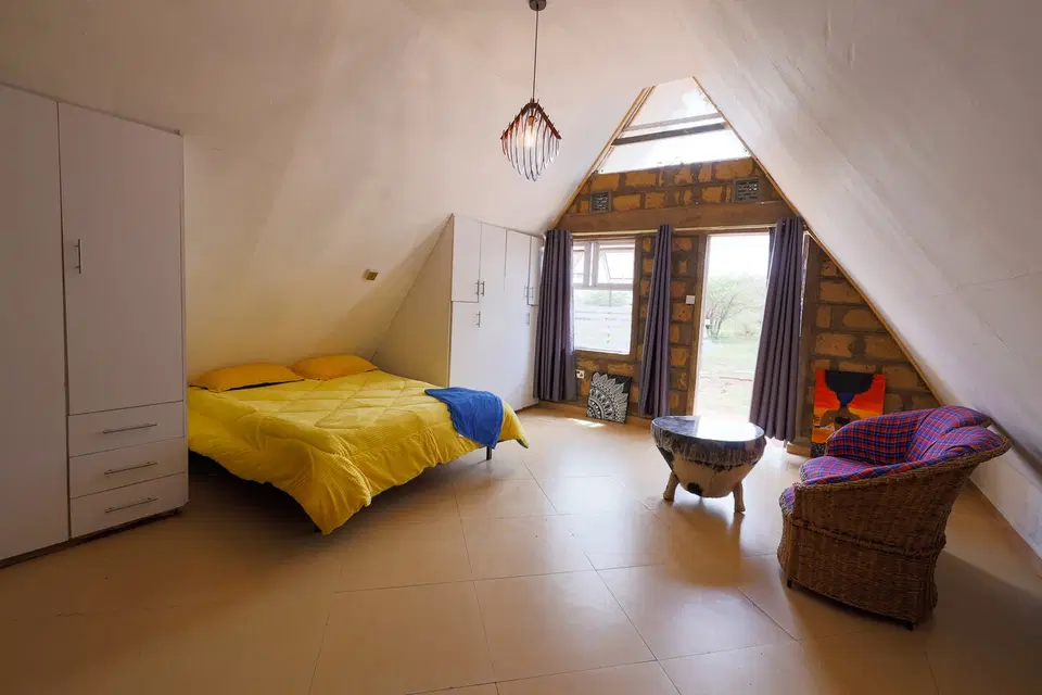 Amboseli Glass House – 3BR, a Pool — photo 12