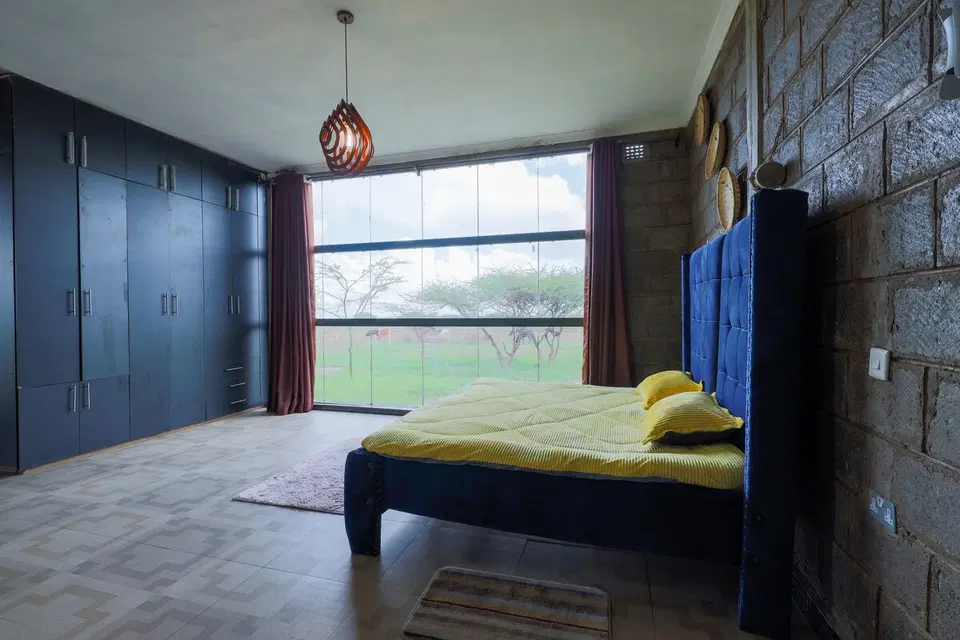 Amboseli Glass House – 3BR, a Pool — photo 13