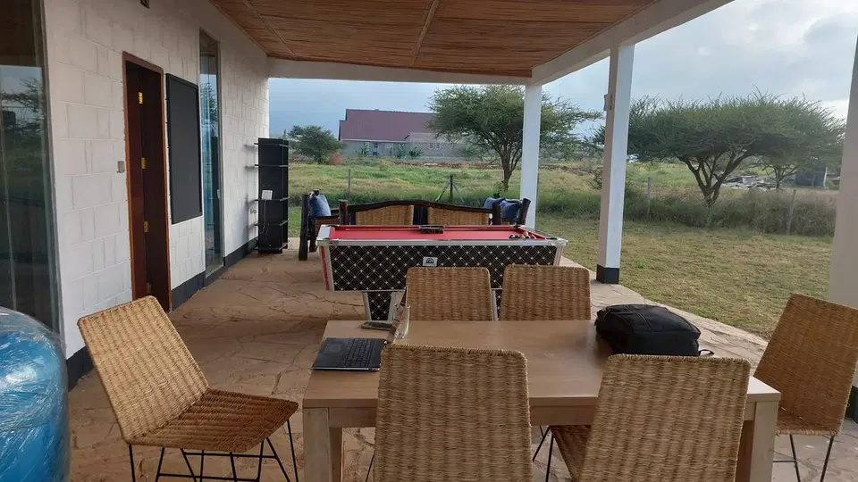 Amboseli Glass House – 3BR, a Pool — photo 6