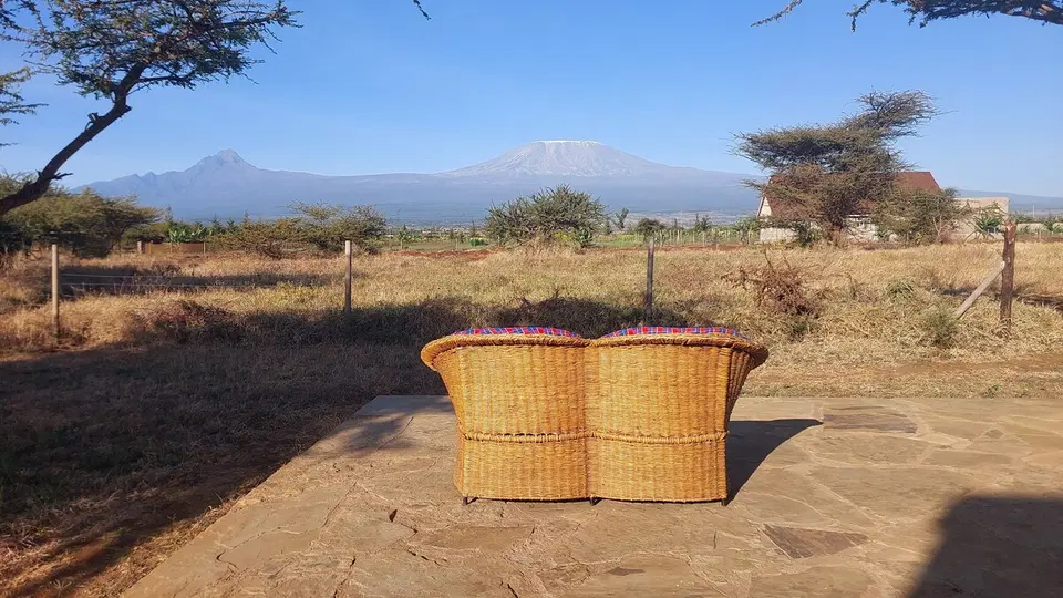 Amboseli Glass House – 3BR, a Pool — photo 7