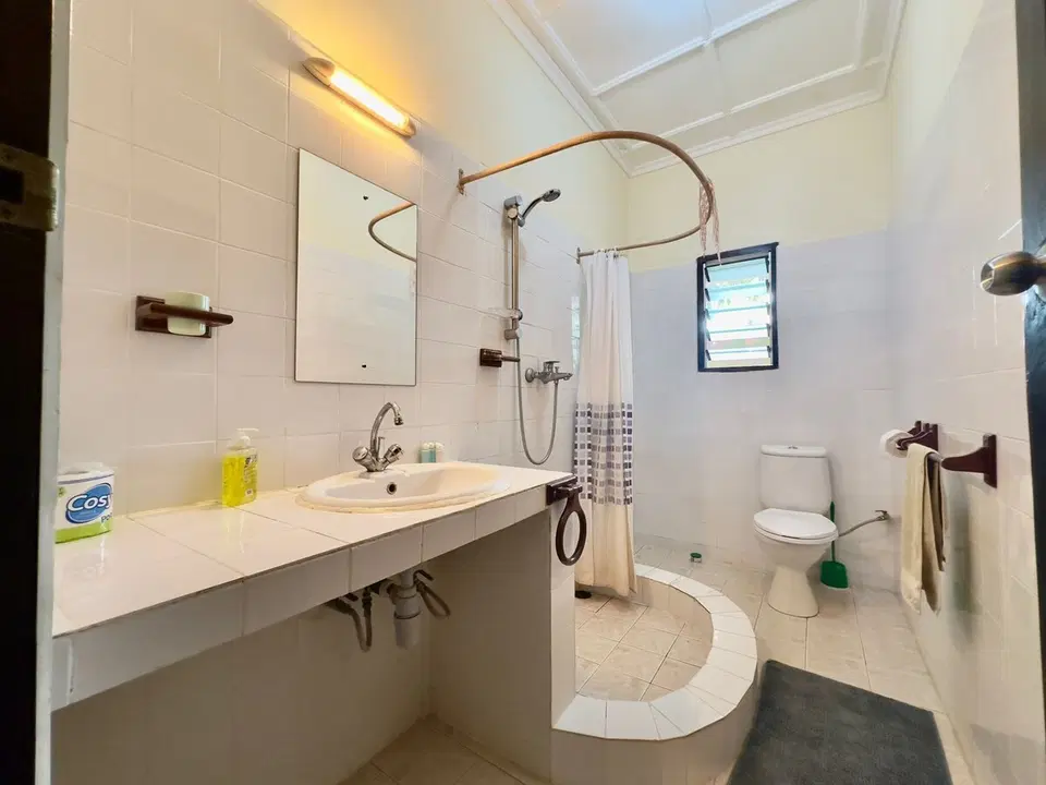 Banana House — photo 12