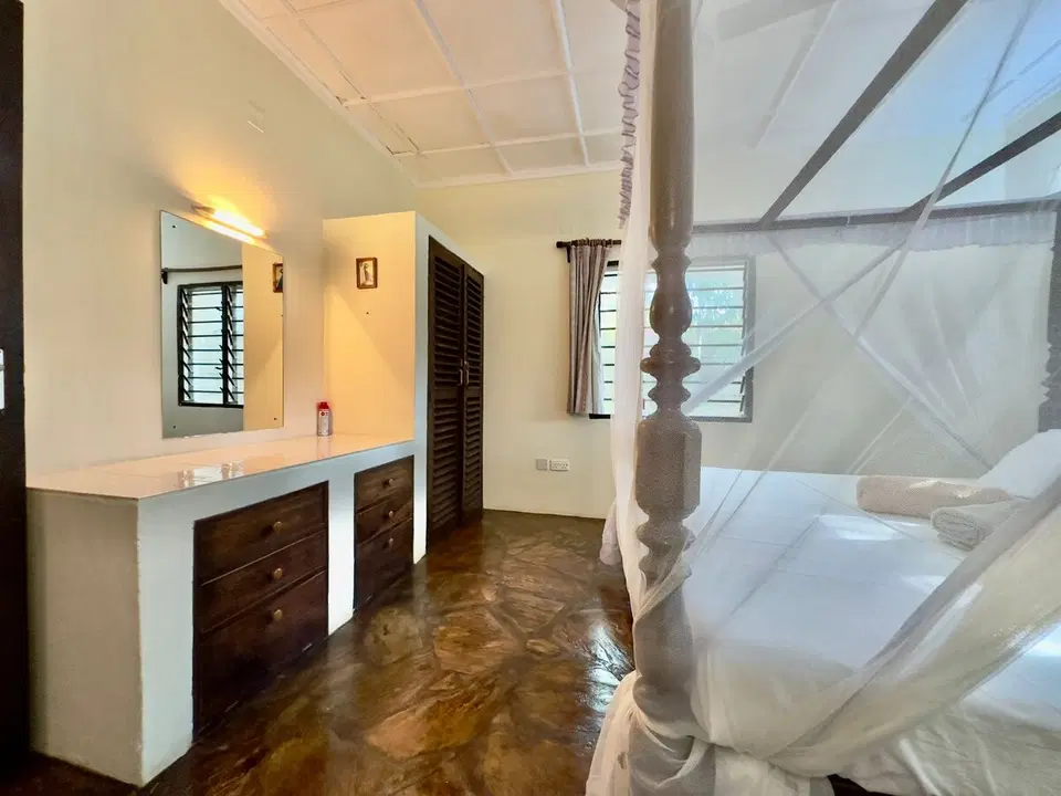 Banana House — photo 8