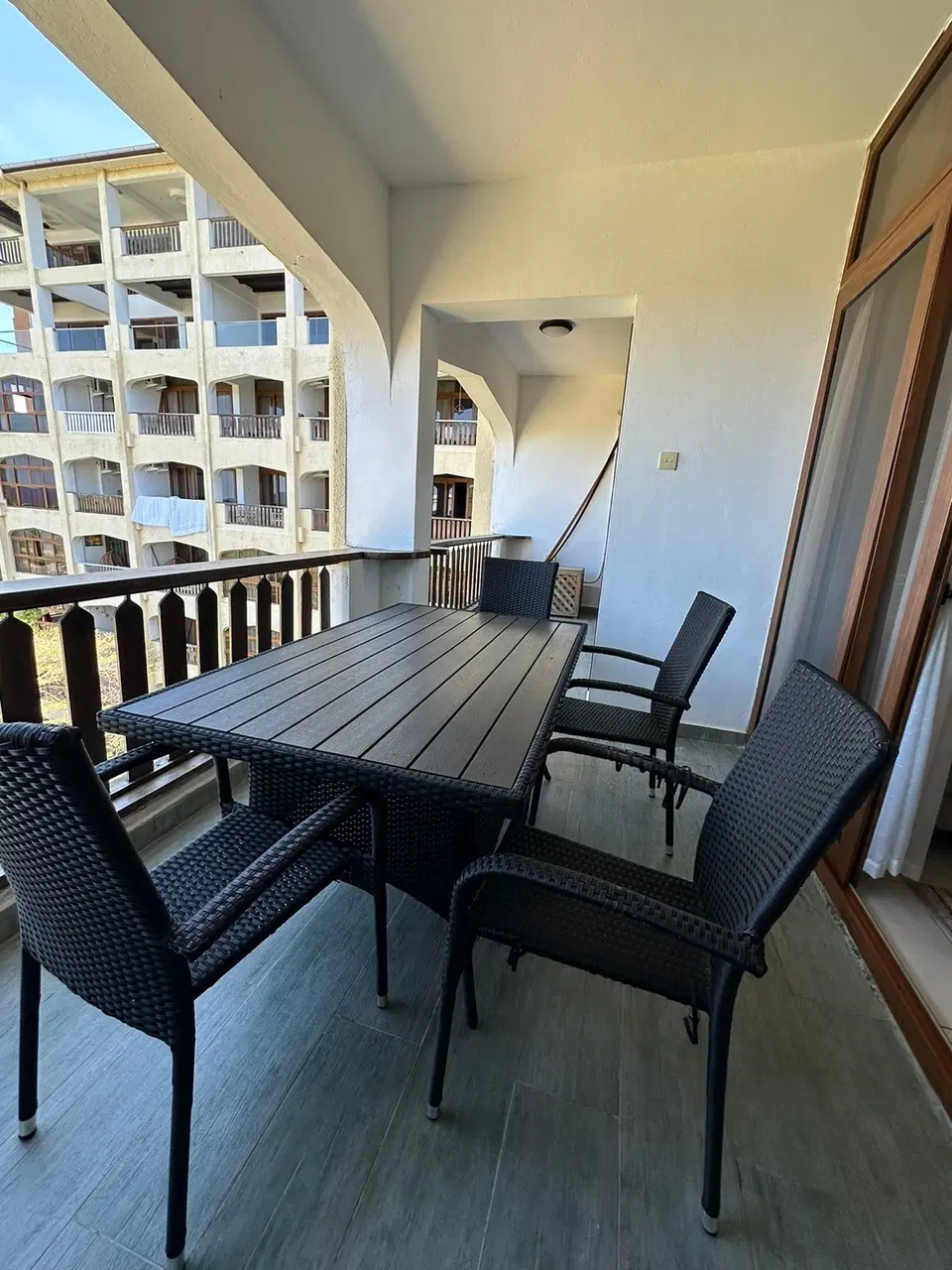 Beachfront 2BR Apartment with Pool and Gym, Diani — photo 5